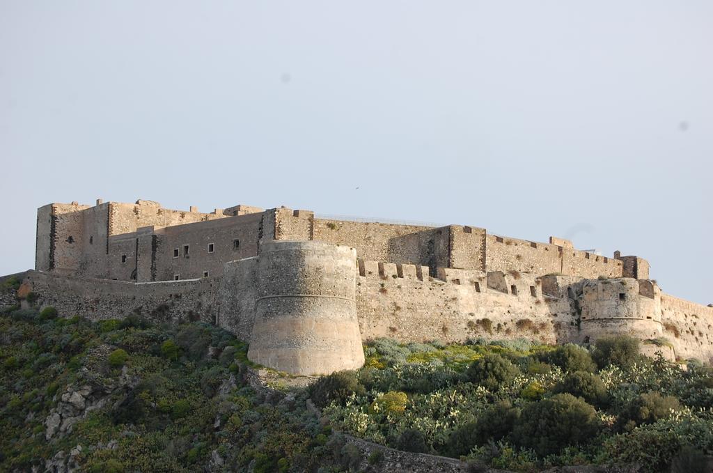Castello Di Sotto Bed & Breakfast Milazzo Phòng bức ảnh